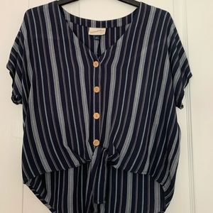 Universal Thread Shirt